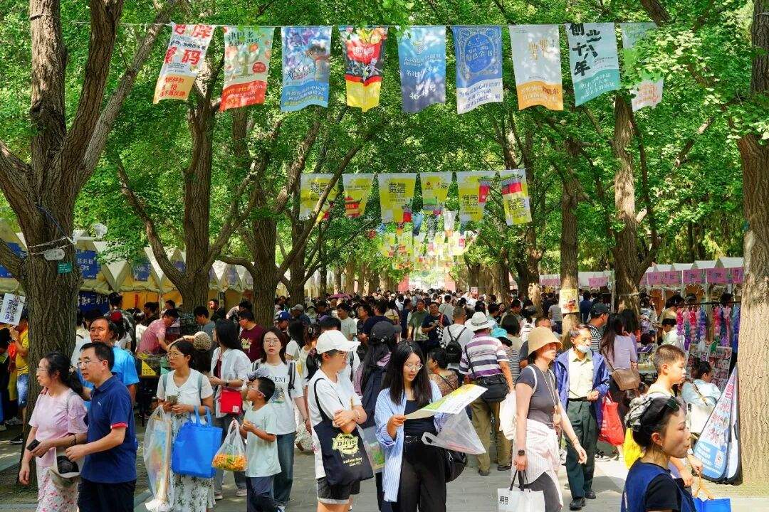 “0人空手出去！”书市为何这么火？