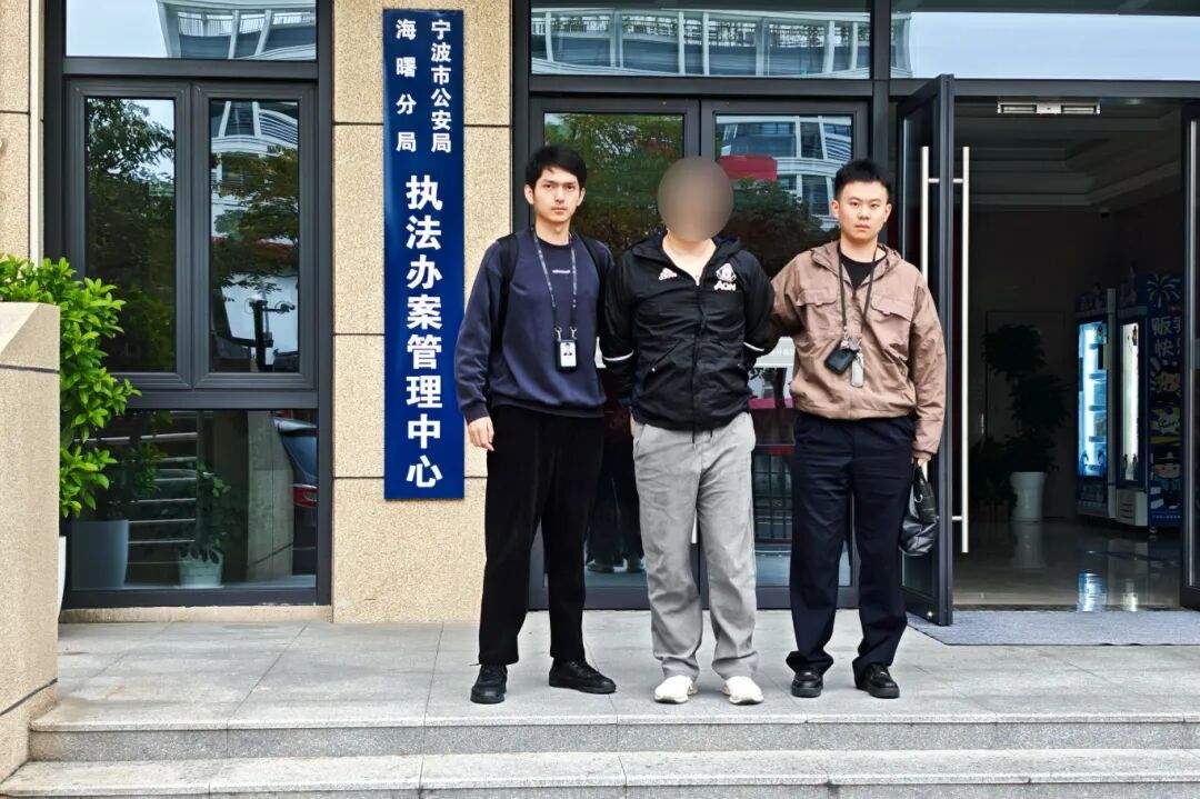 男子用配重铁块骗走多部苹果手机,因涉嫌诈骗罪被刑拘