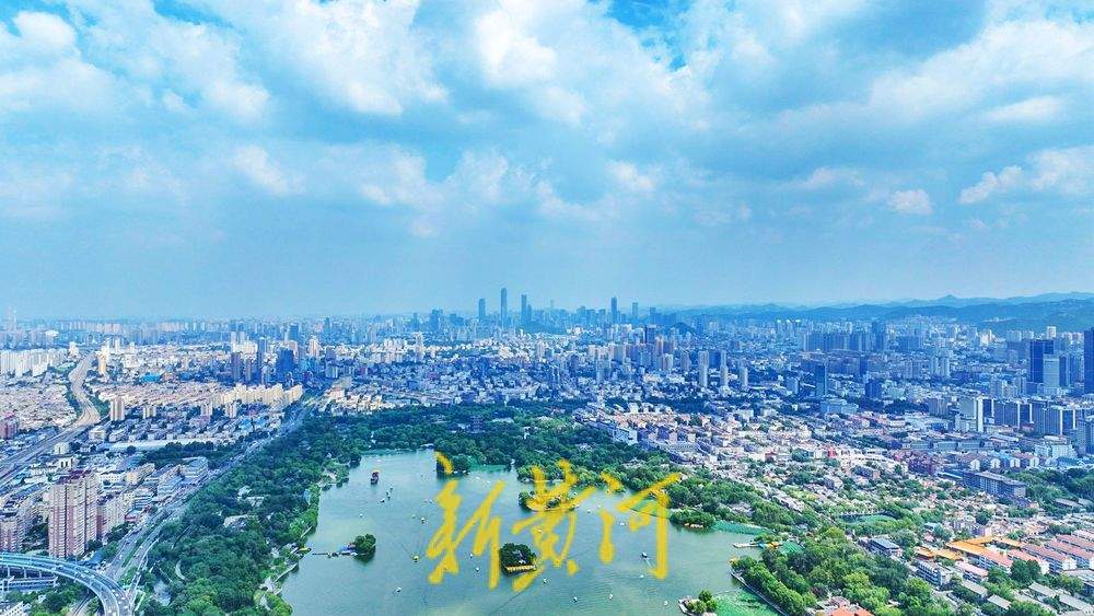 酷暑消退巧云相伴 初秋的泉城碧水映蓝天氛围感拉满