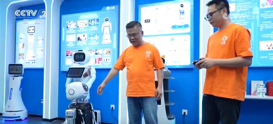 洗头、艾灸、巡逻……机器人来“敲门”！ 养老机器人成养老产业智慧化转型关键力量