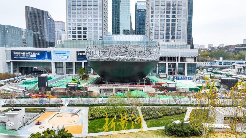 济南CBD特色建筑现身，如“茶碗”一般立在广场之上