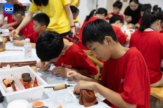 破解家庭教育选择难题：三个理由看懂扶鹰的11年坚持