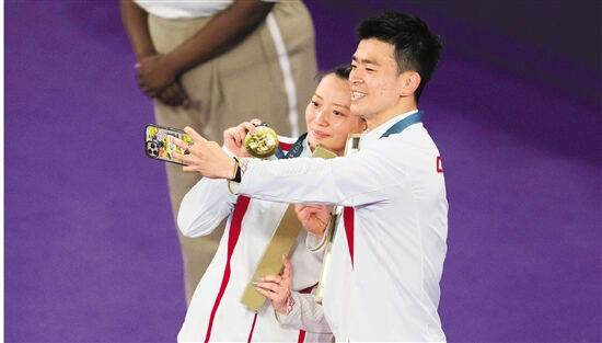 甜甜蜜蜜 双喜临门 黄雅琼在夺冠现场被求婚