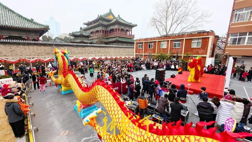 “泉民大舞台”亮相上新街 老街区上演沉浸式元宵盛宴