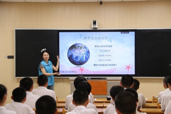 惜水、爱水、节水，从我做起丨济南市城乡水务局走进济南稼轩学校开展节水宣传活动