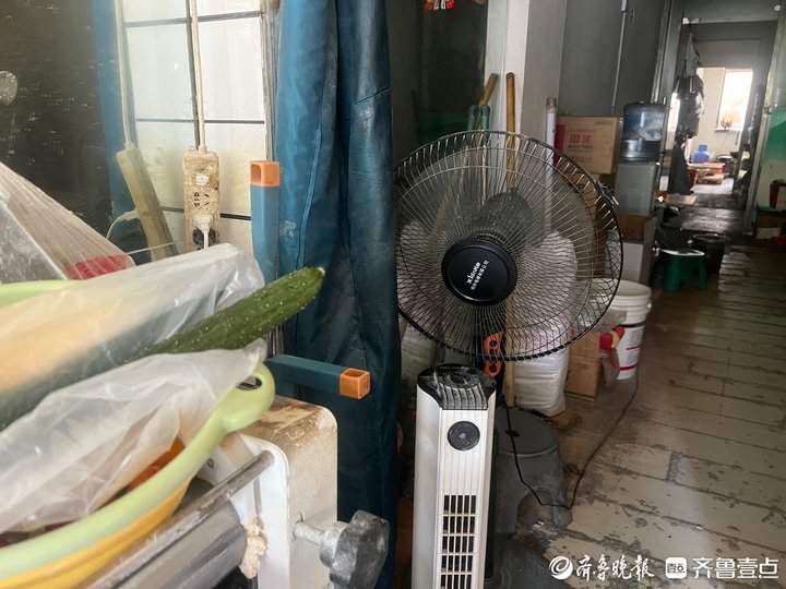 酷暑里的火烧店：火炉旁坚守生意，为了生计舍不得装空调