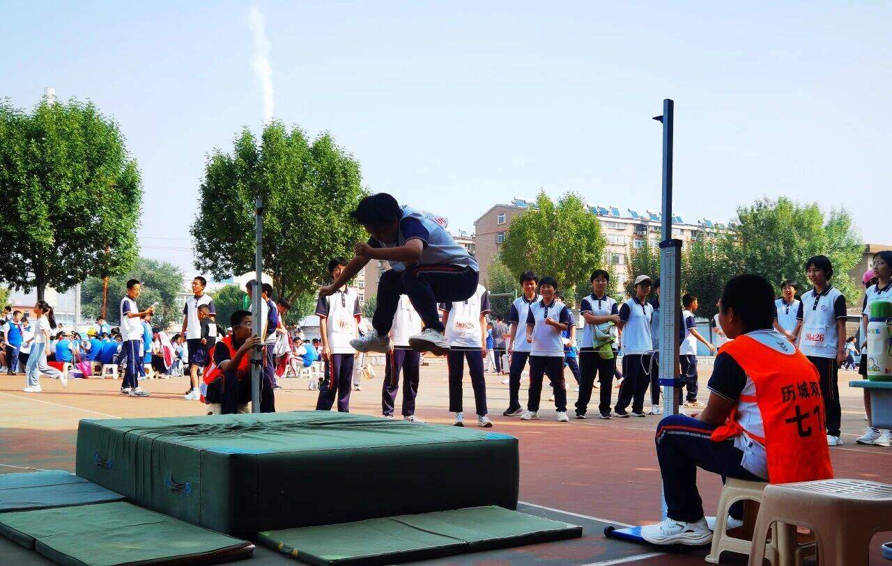 济南市历城区双语实验学校与文苑小学2025秋季田径运动会许圆满落幕