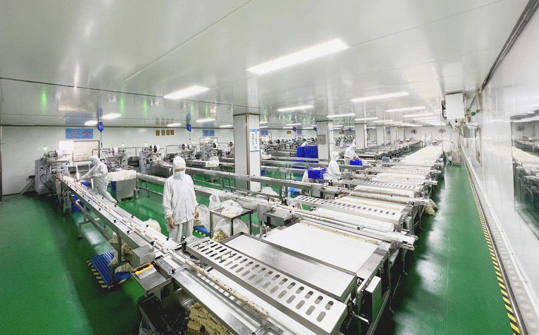 一块钙奶饼干里，藏着这座“中国食品城”的进击路