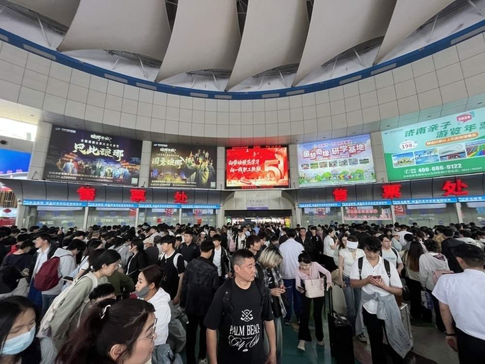 济南长途汽车总站客流高峰预计持续至5月1日下午