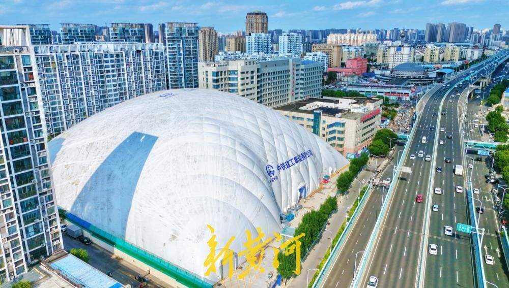 山东省立第三医院北院区基坑气膜安装到位，体积达到56万立方米
