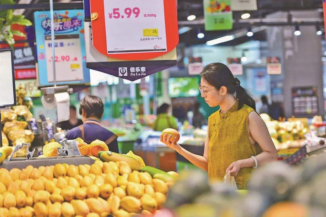 这届年轻人，为啥又爱上了逛实体店？