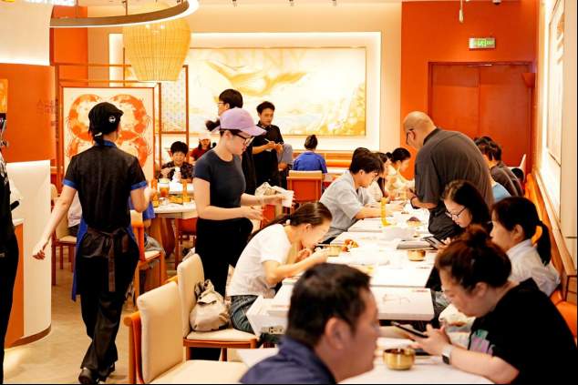 战略布局烫捞新品，鱼你在一起北京亦庄龙湖天街店焕新升级