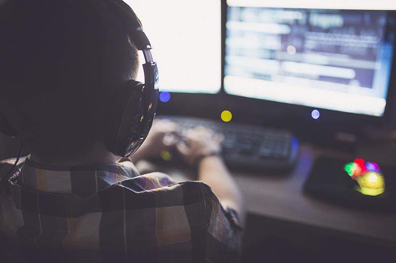 一言不合就“开盒挂人”,这些戾气操作违法了