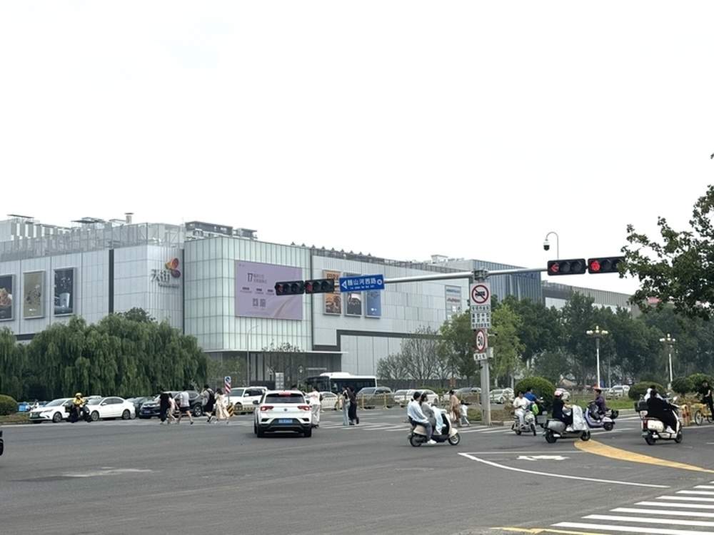 济南地铁4号线商业接驳调查：一条通道之隔，拉开商圈“温差”