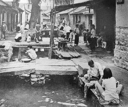 满城清泉桥上观