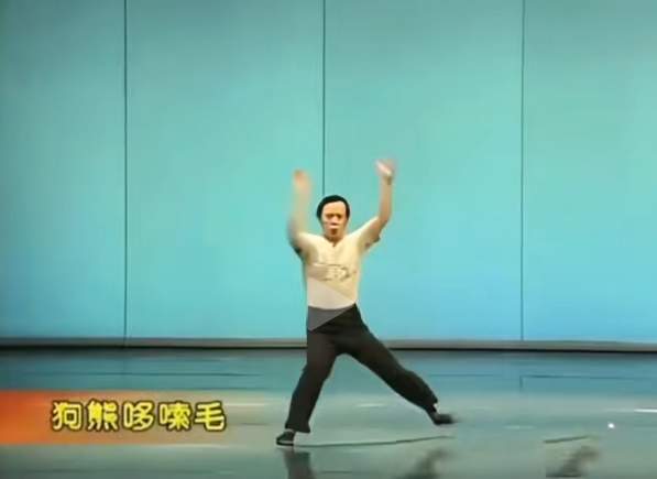 明星、网友纷纷模仿，全网爆火的“狗熊哆嗦毛”动作来源于山东鼓子秧歌