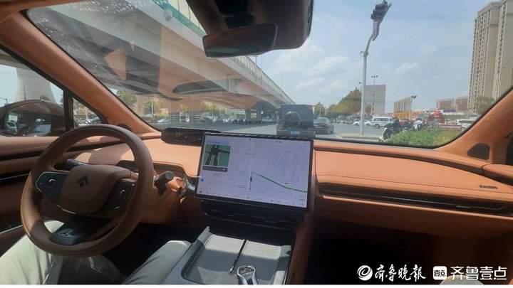 “萝卜快跑”在济上路？记者调查：系其他品牌，非无人驾驶出租车