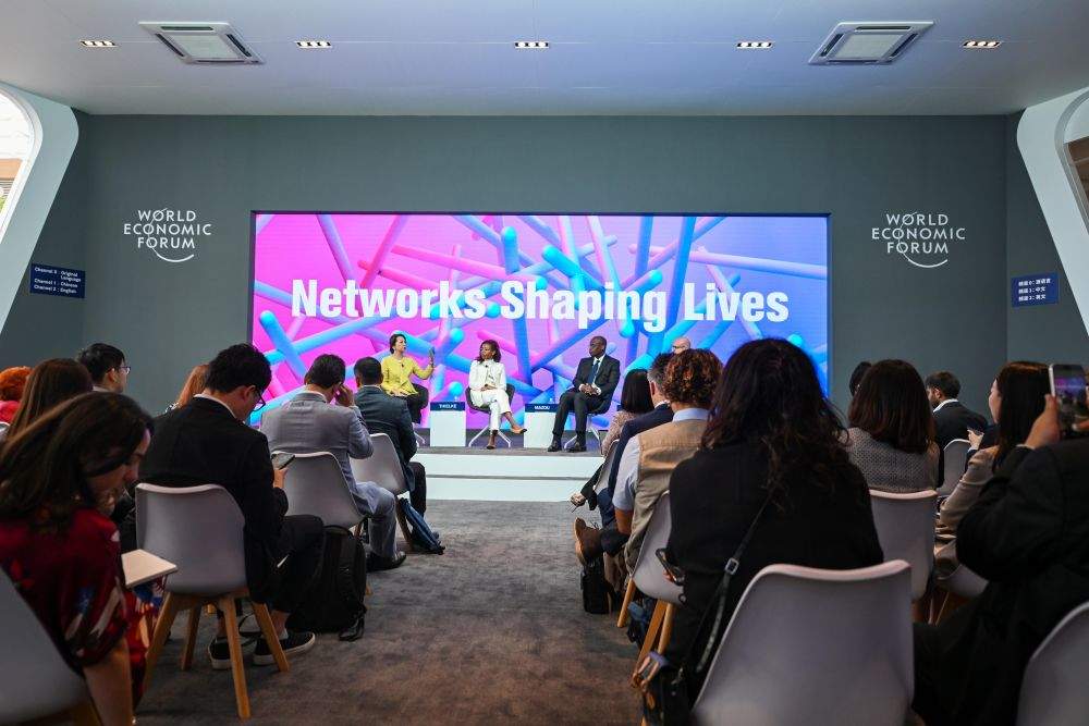 新华视点｜新能源转型、新产业升级、新技术革命——2025夏季达沃斯论坛热点扫描