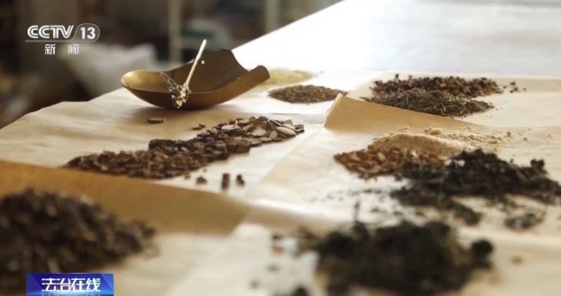 医院候诊被“病友”搭讪推荐“名医”？揭秘医诈流水线