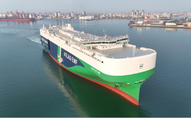 山东龙口：国产7000车位双燃料汽车运输船投运