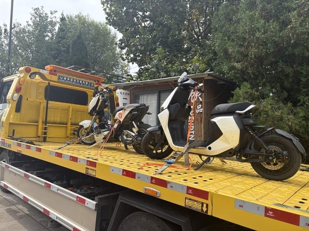 济南多部门集结七星台整治电摩飙车非法改装乱象