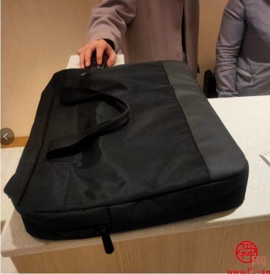 外地乘客电脑遗失济南公交恒通公司好的姐火速送还