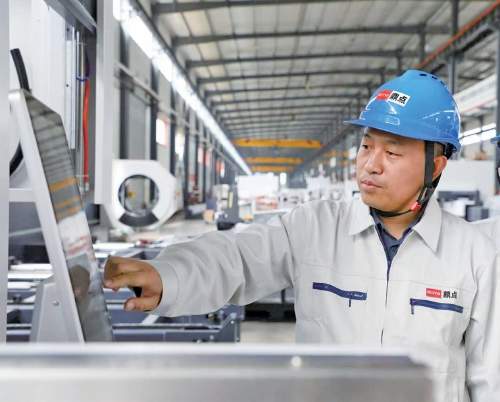 用十年把激光切管机卖到70多个国家 于银：择一米宽，掘万米深