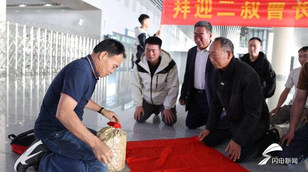 跨越海峡的“灵魂摆渡人”送第64位山东籍老兵回家