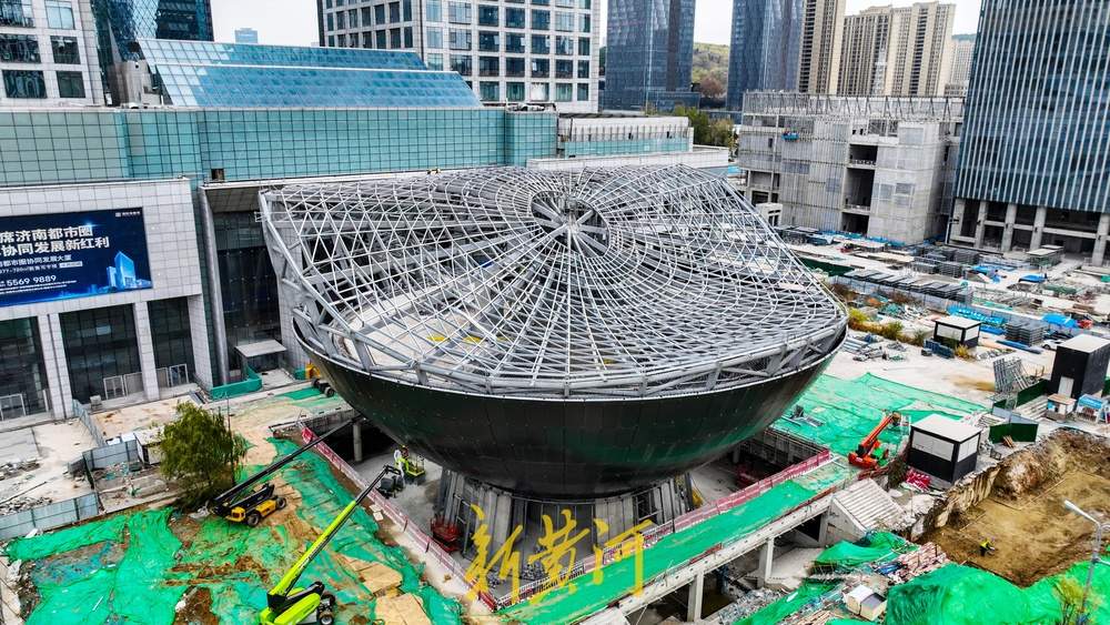 济南CBD特色建筑现身，如“茶碗”一般立在广场之上