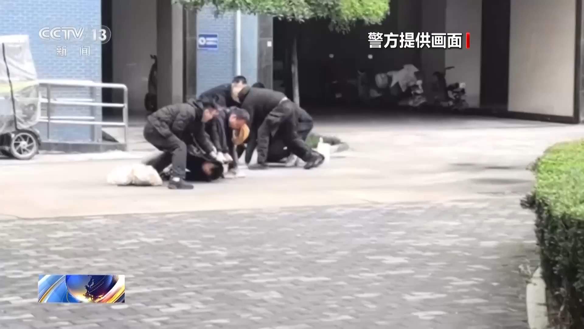 借9000还了9万？警惕车窗小卡片藏借贷陷阱