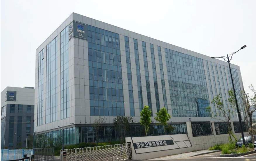 济钢卫星产业新突破！济南卫星总装基地完成验收交付，即将投产