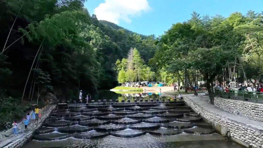 暑期经济多点开花：文化消费、避暑经济、研学热潮共燃夏日活力