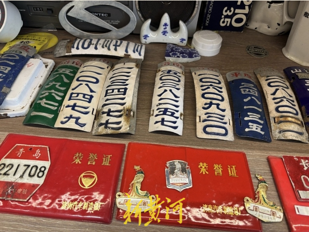 自费打造公益收藏馆 他为500余块老济南门牌安了家