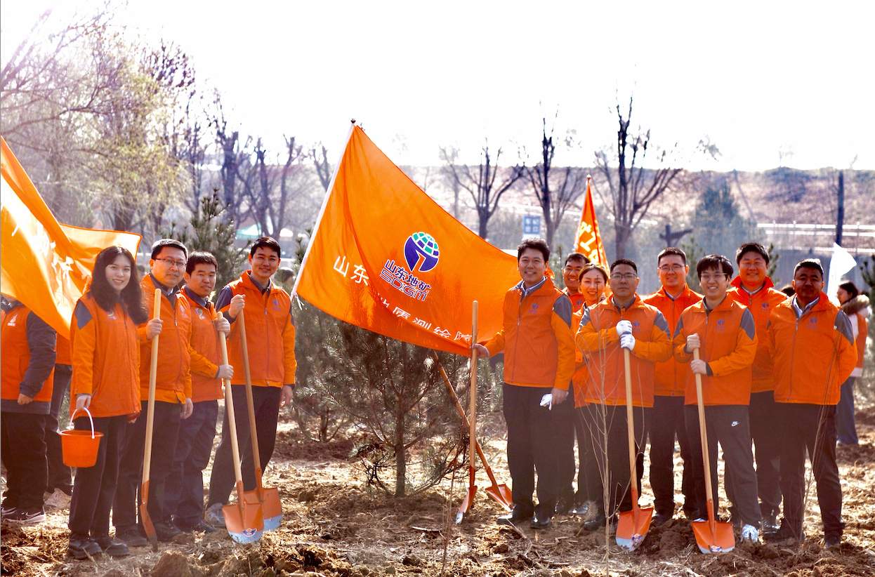 山东省地矿局地质测绘院组织参加局“植绿护绿共行动 地矿担当绘青山”植树活动