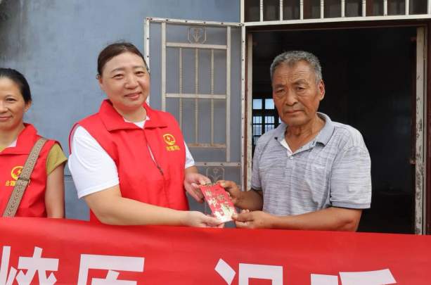 沧霆金融团队公益行：星星之火暖人心，盐城社区传温情