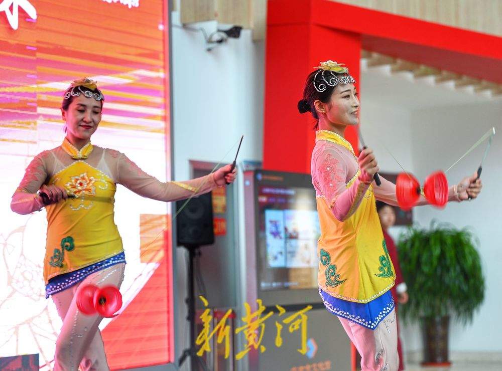 一年四季 泉在济南丨杂技展风采，欢乐过双节