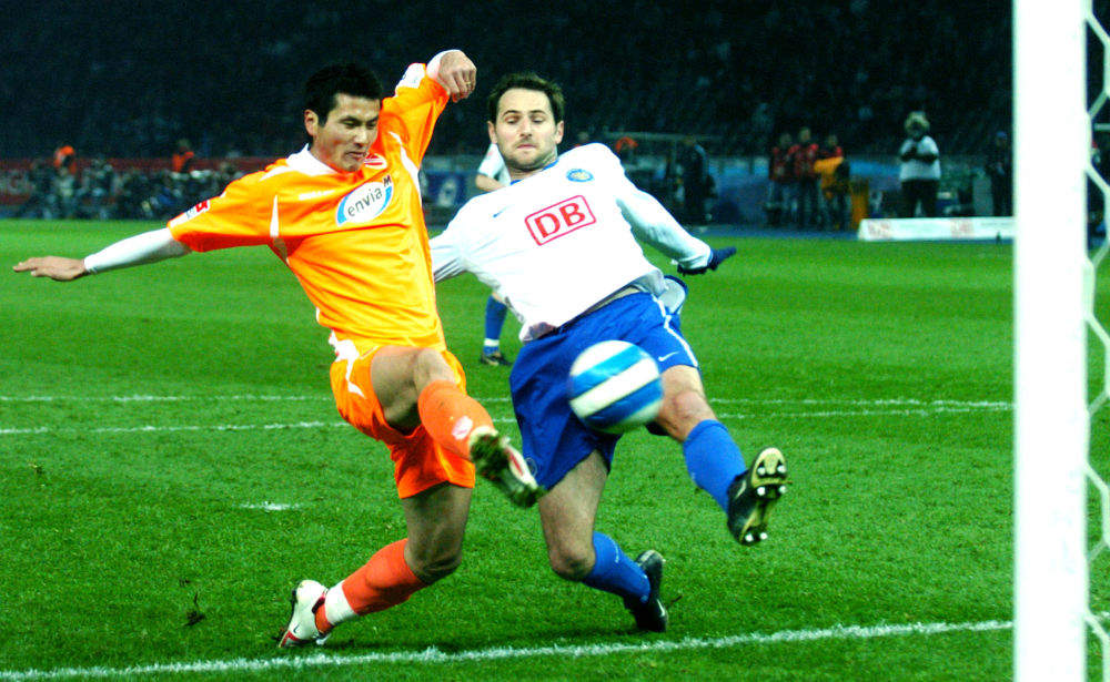 中国足协聘任邵佳一为国足主教练