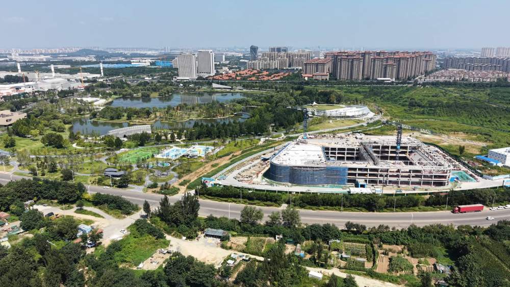 济南高新东区全民健身中心主体结构封顶