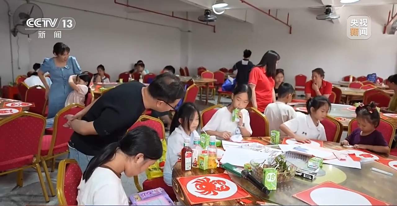 2000㎡的暑期托管班 这家服装厂最“不务正业”的投资