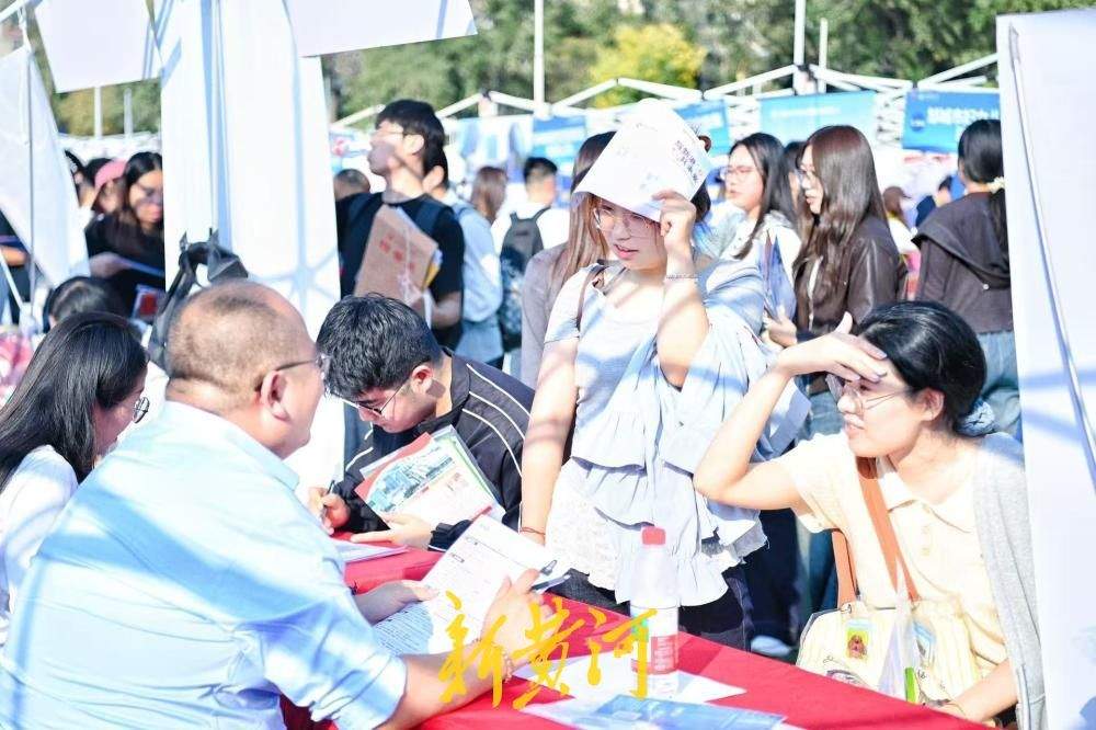 秋招揽才正当时 驻济高校双选会现场火热