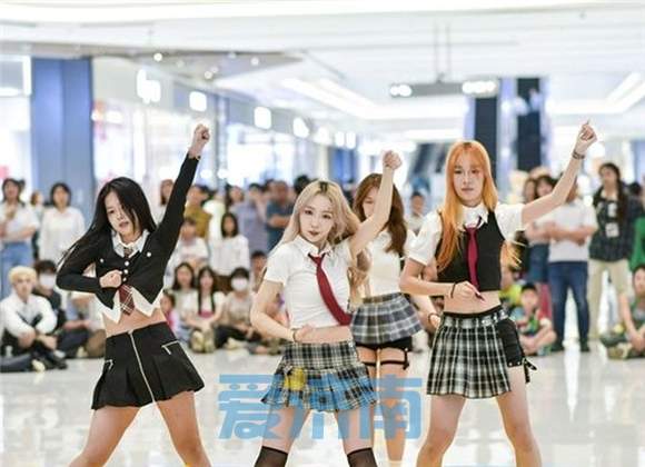 随机舞蹈酷炫来袭 青春之美展现活力之城