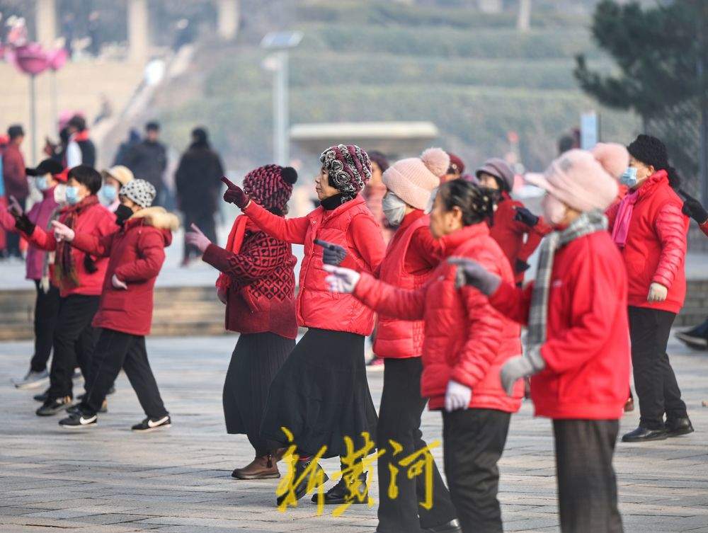 “小寒时处二三九”，寒冷也挡不住老人们健身的热情