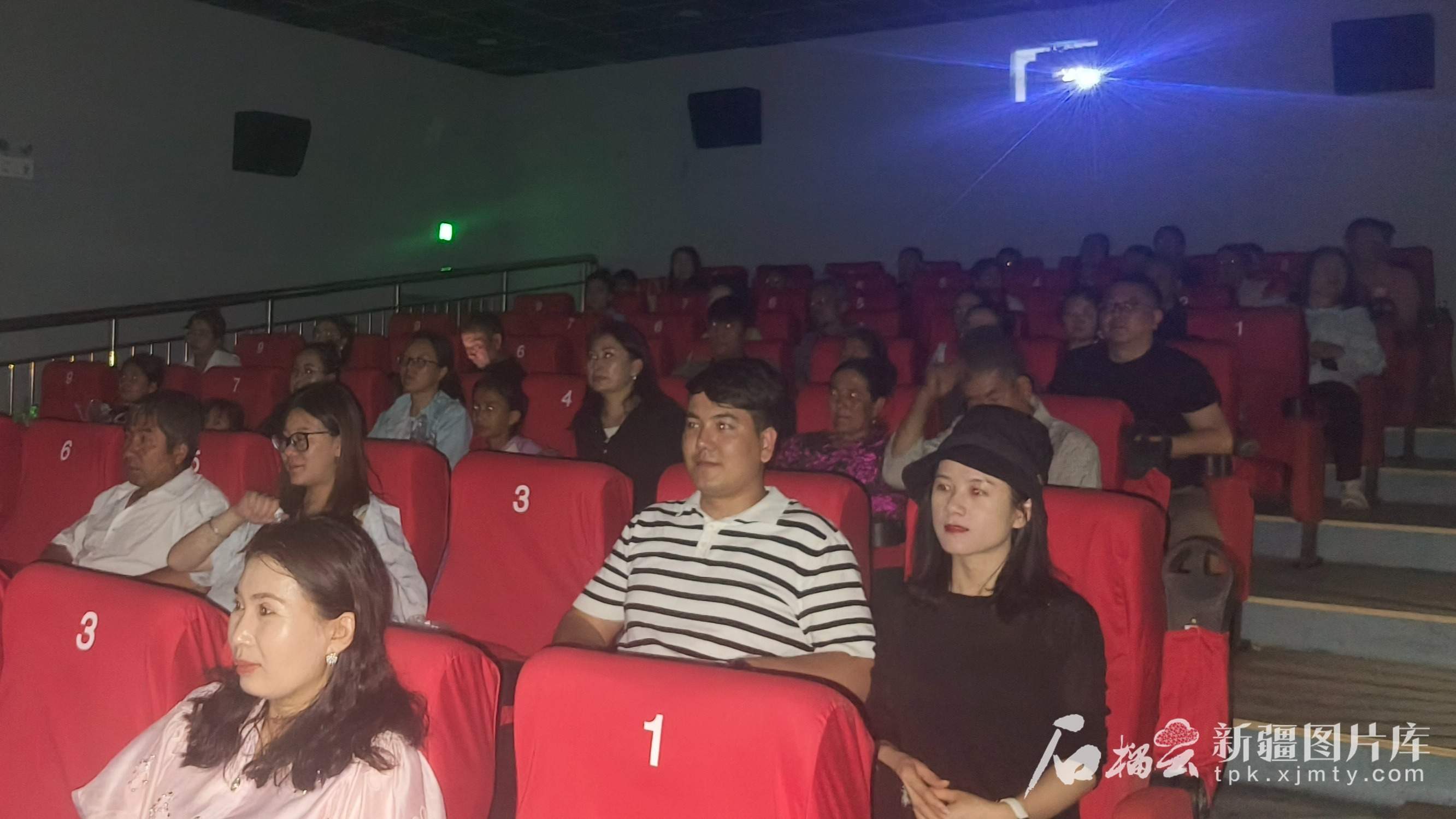 《地上的云朵》引发广泛共鸣 影像刻录生活 真实传递力量