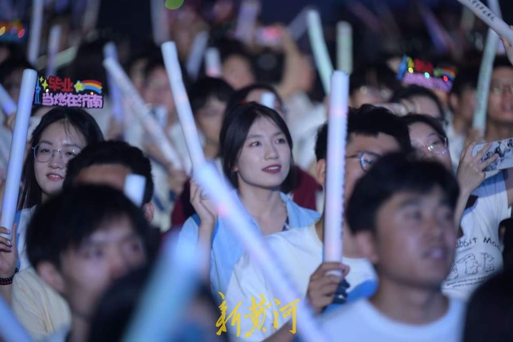 燃爆全场！济南市大学生毕业典礼唱响青春之歌