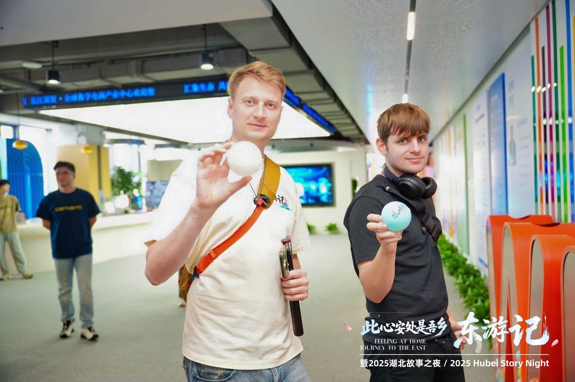 解锁新技能：老外变“老内” 直播带货忙