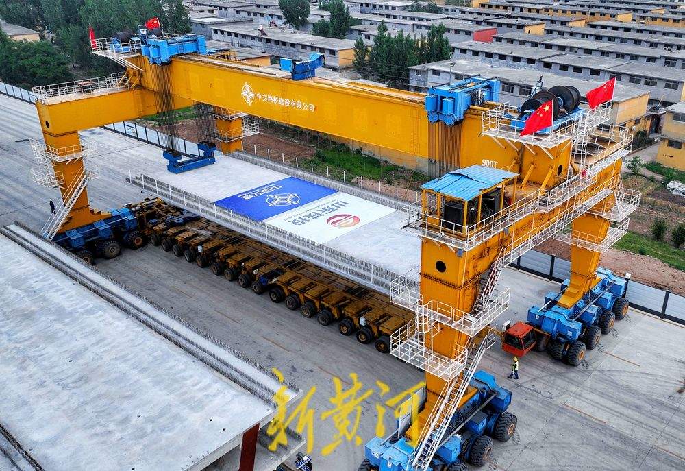 济枣铁路枣庄段首榀箱梁成功架设 