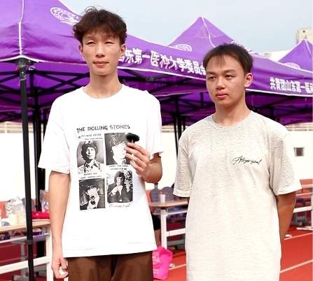 山一大迎新 来了三对双胞胎 每一对都考入相同专业