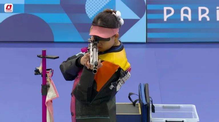 祝贺！张琼月获得射击50米步枪三姿铜牌 枪上贴满Hello Kitty