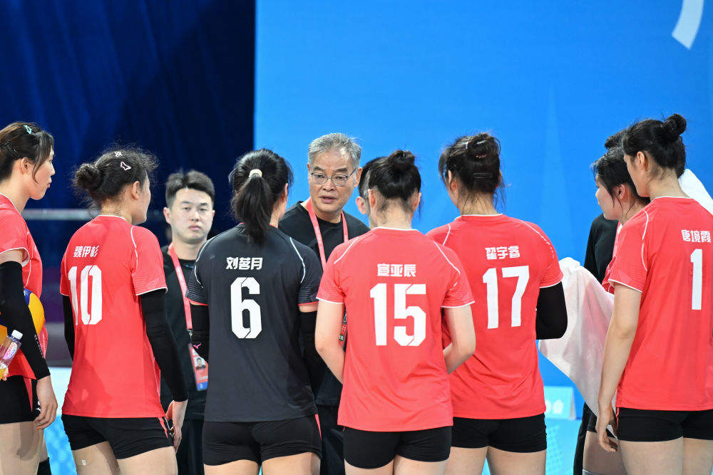 全运会|女排U18小组赛开赛:小将交“学费” 老帅迎离别