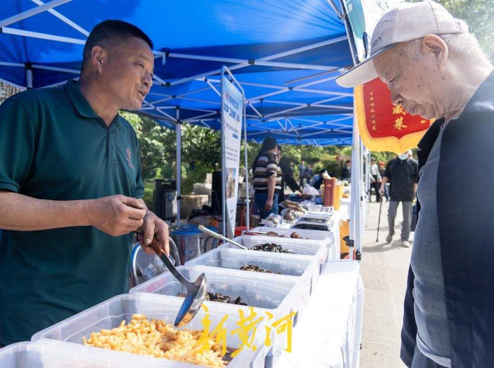 多款产品脱销 农广优品进社区活动（百花公园站）受热捧